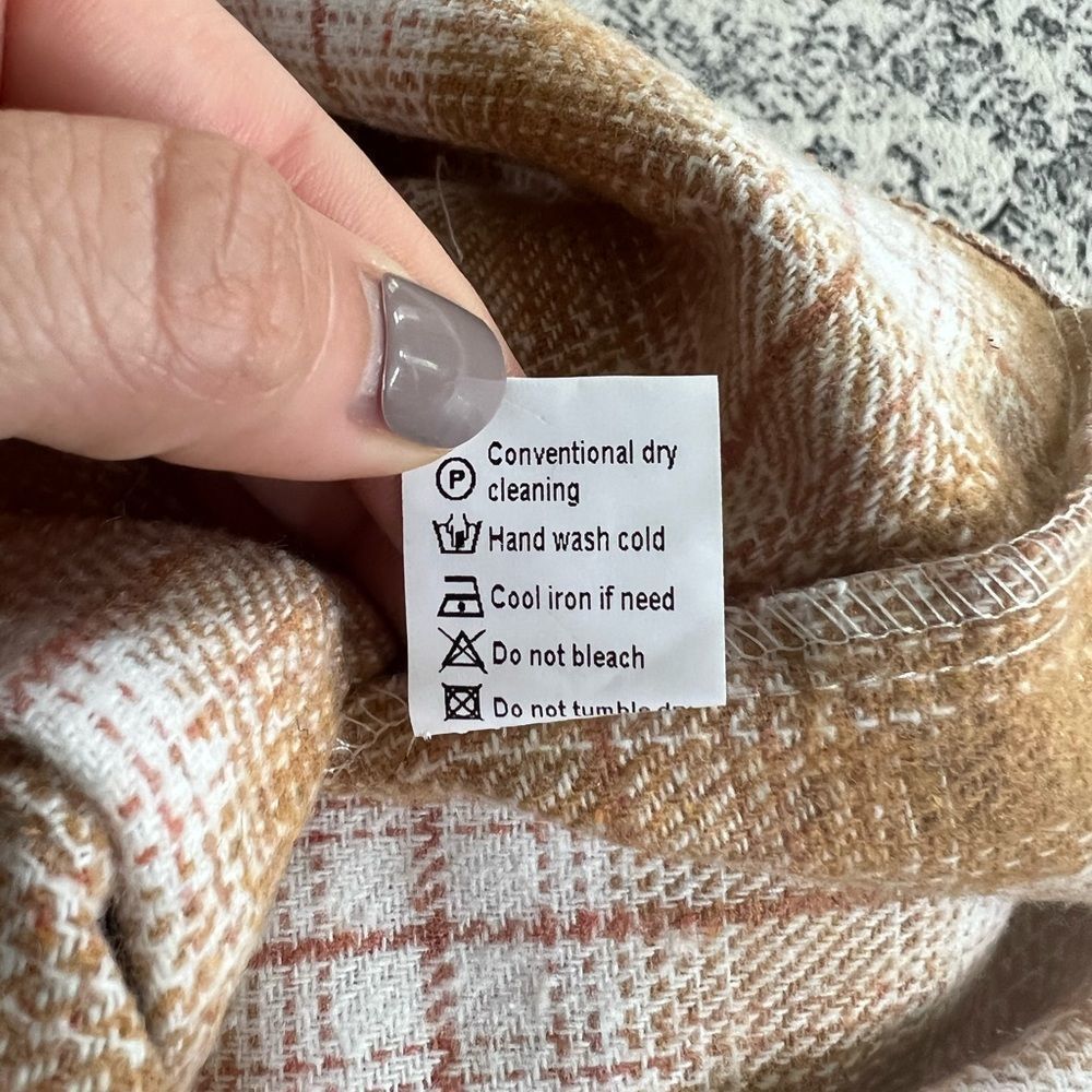 Plaid Shacket, size medium - Picture 6 of 6